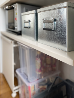 カウンター下のオープン収納